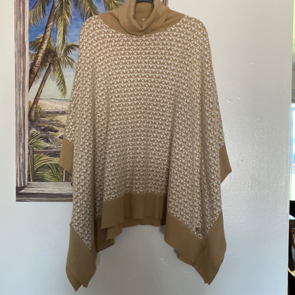 NWOT Michael Kors poncho size S/M